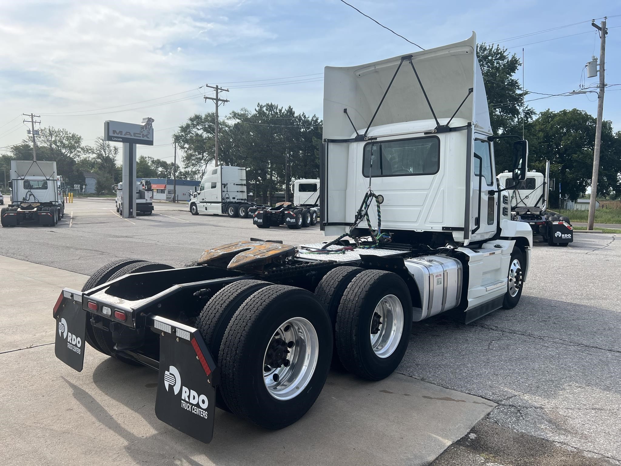 2020 Mack Anthem — photo 5