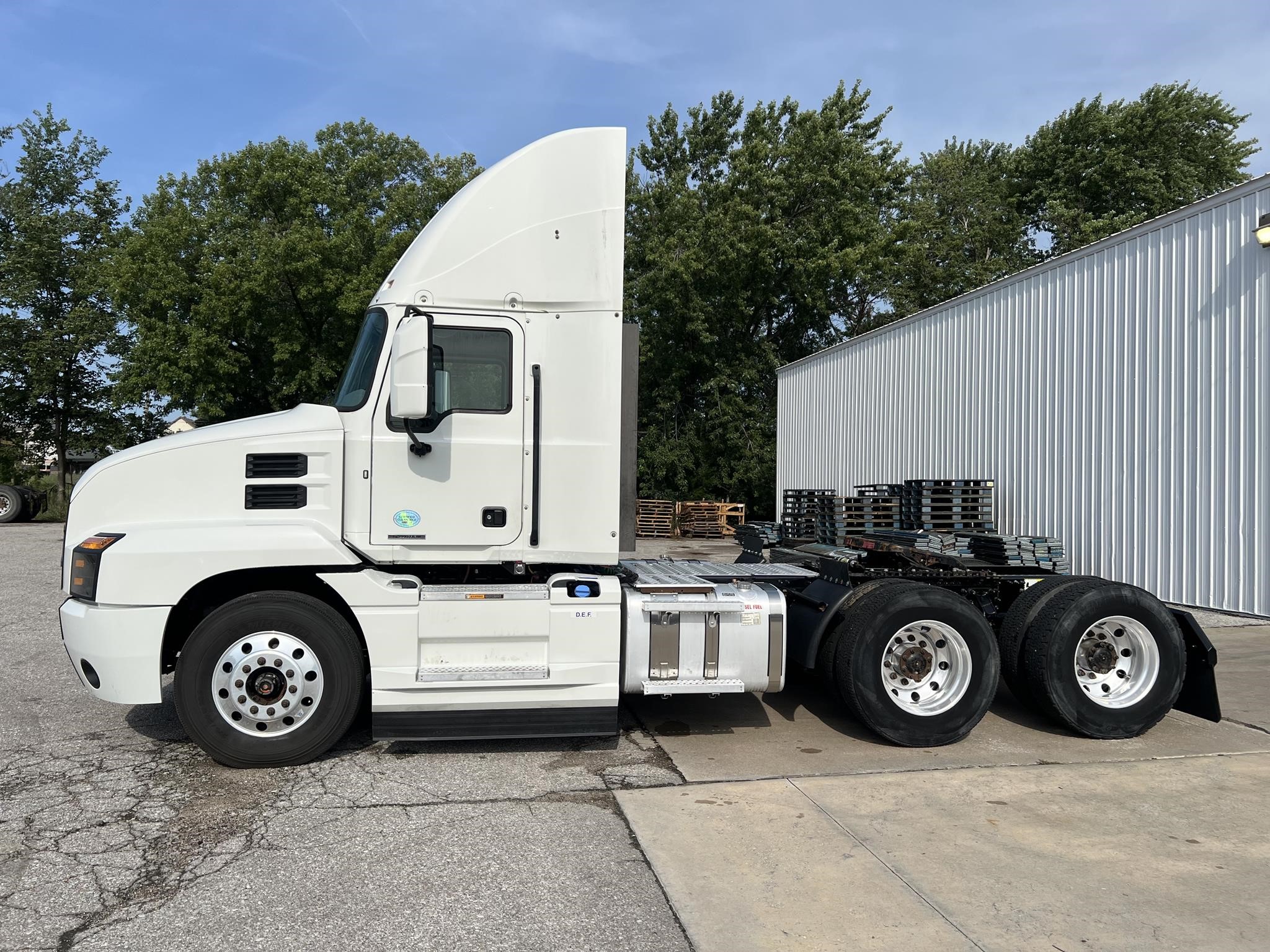 2020 Mack Anthem — photo 2