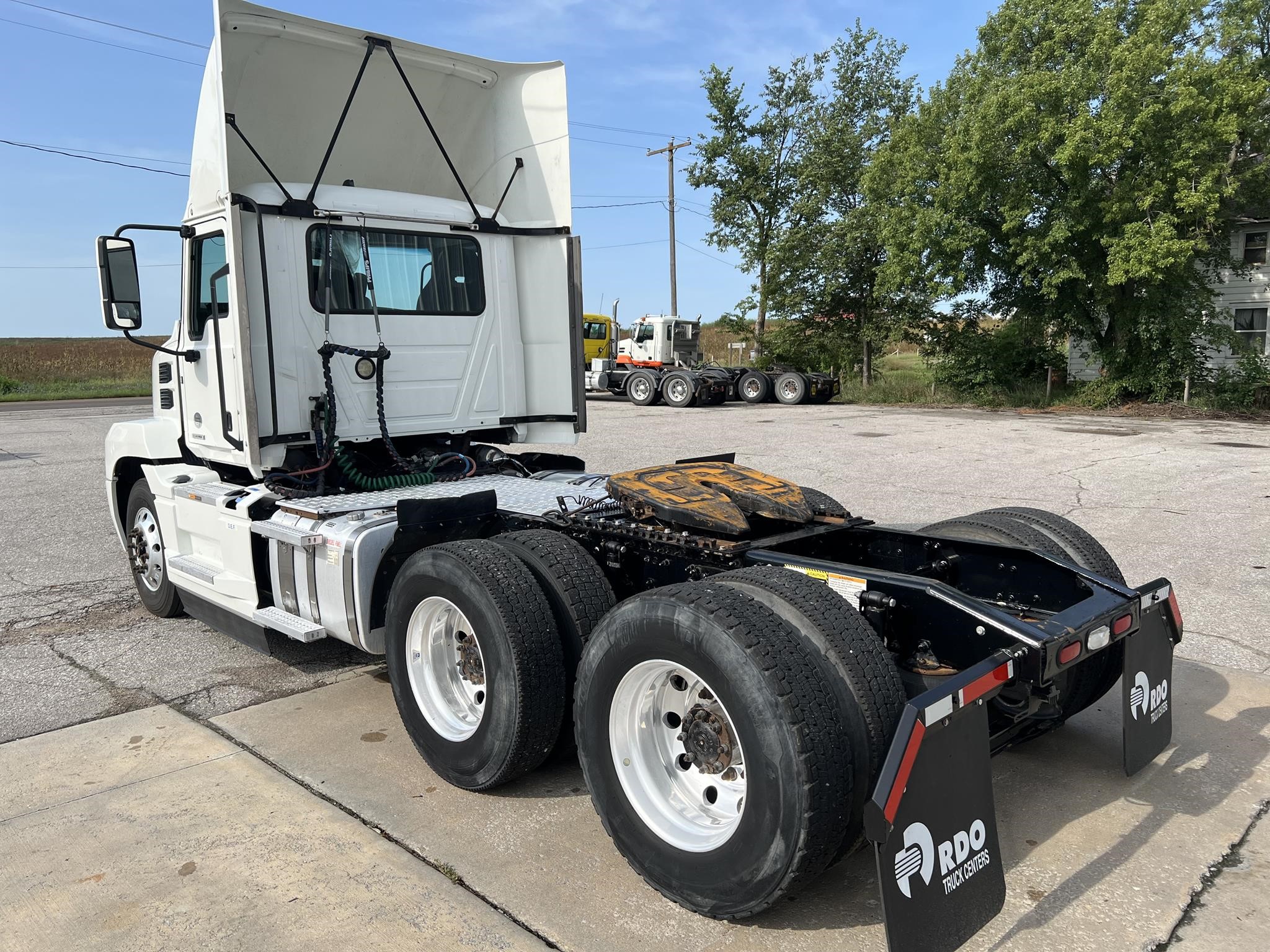 2020 Mack Anthem — photo 3