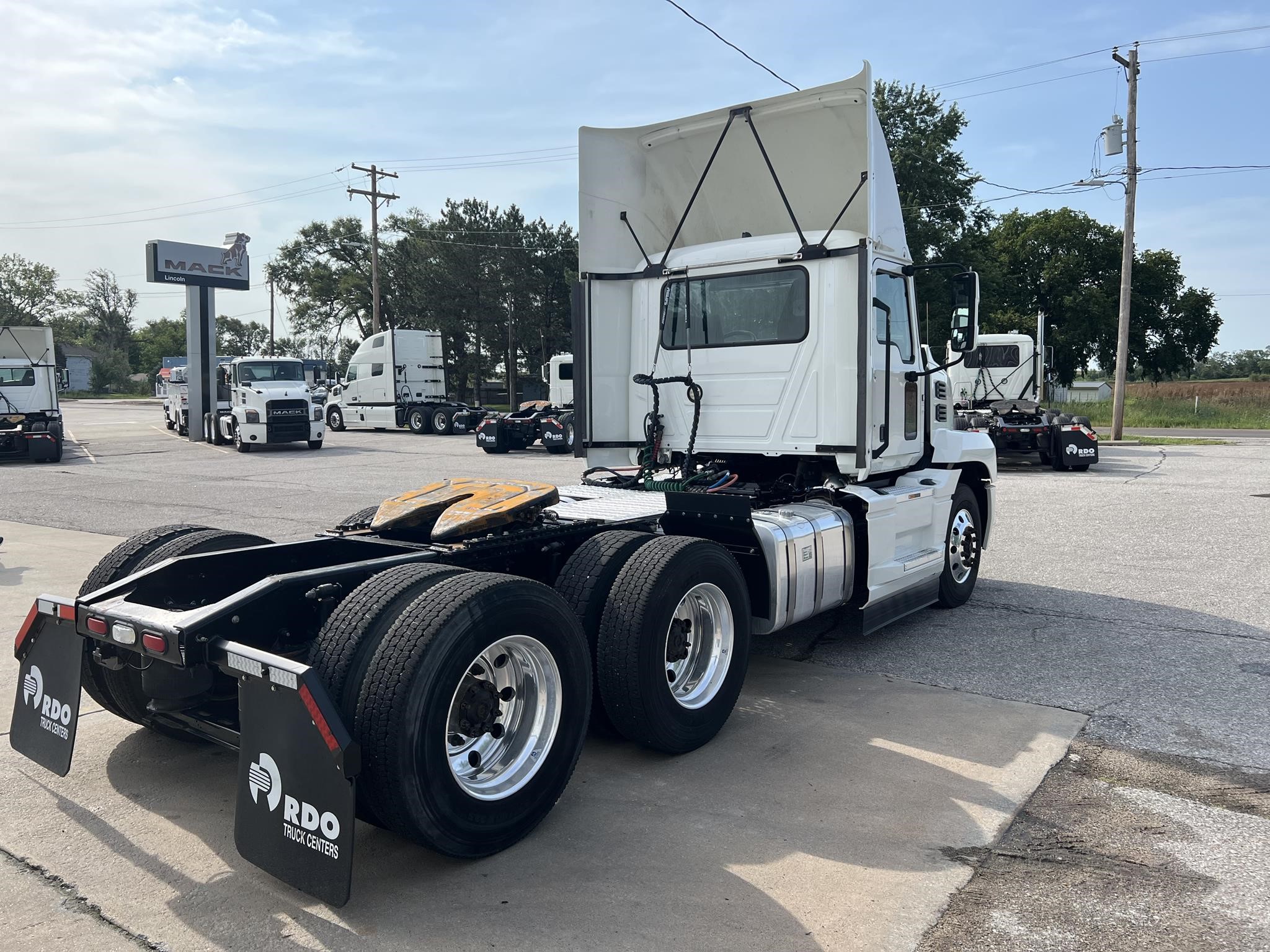 2020 Mack Anthem — photo 5