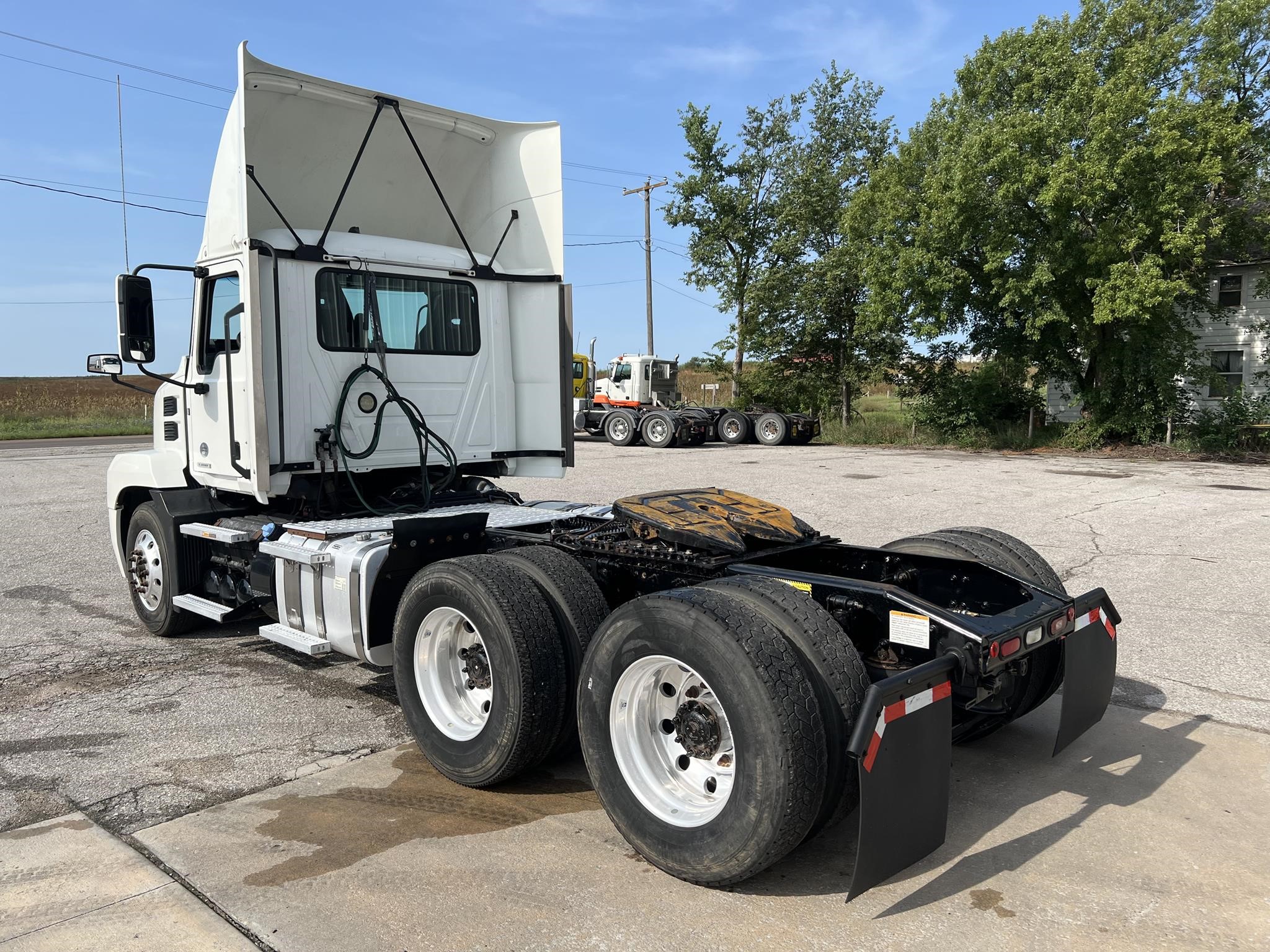 2020 Mack Anthem — photo 3