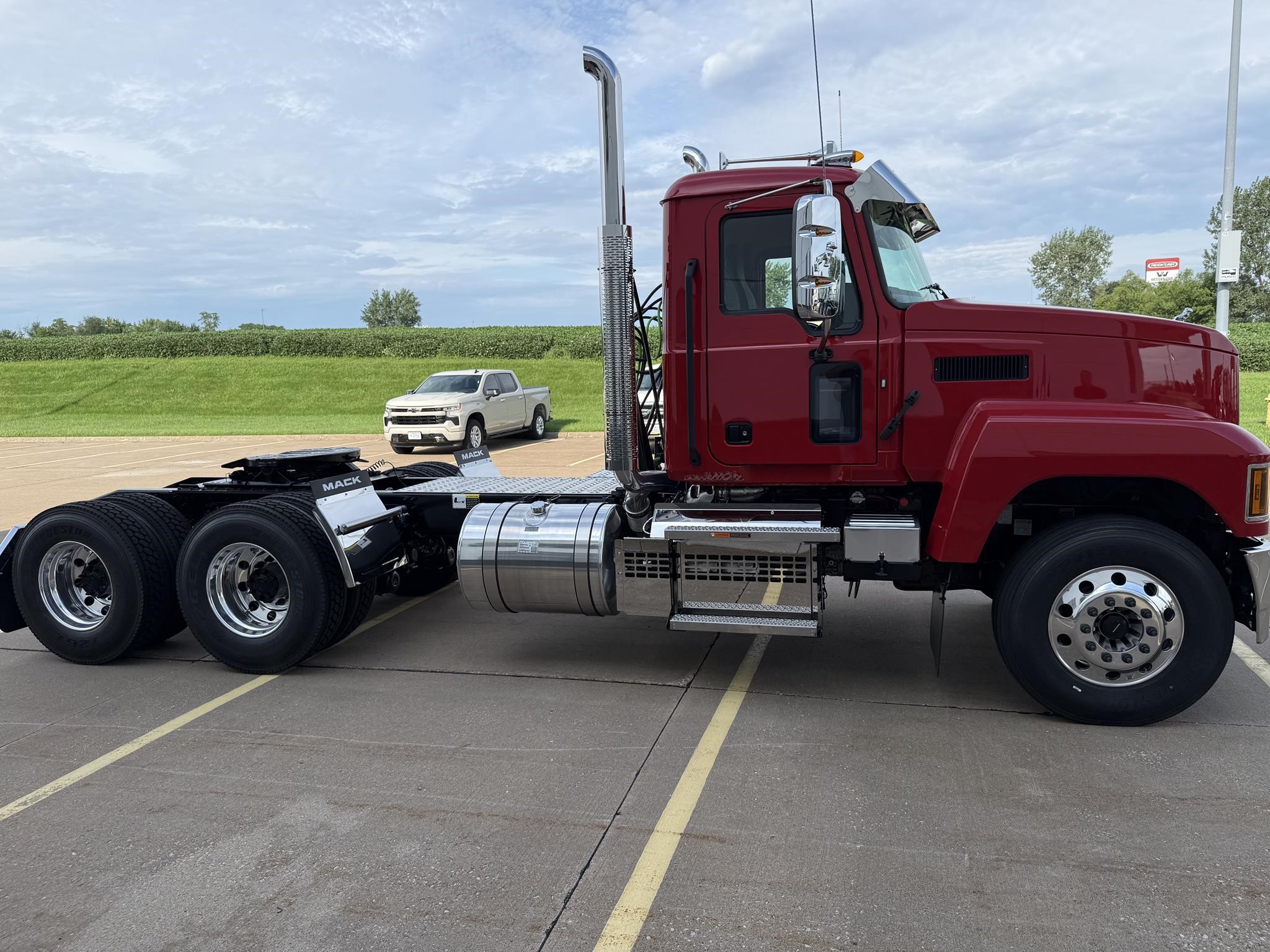 2027 MACK PINNACLE 64T 2027 MACK PINNACLE 64T - image 4 of 6