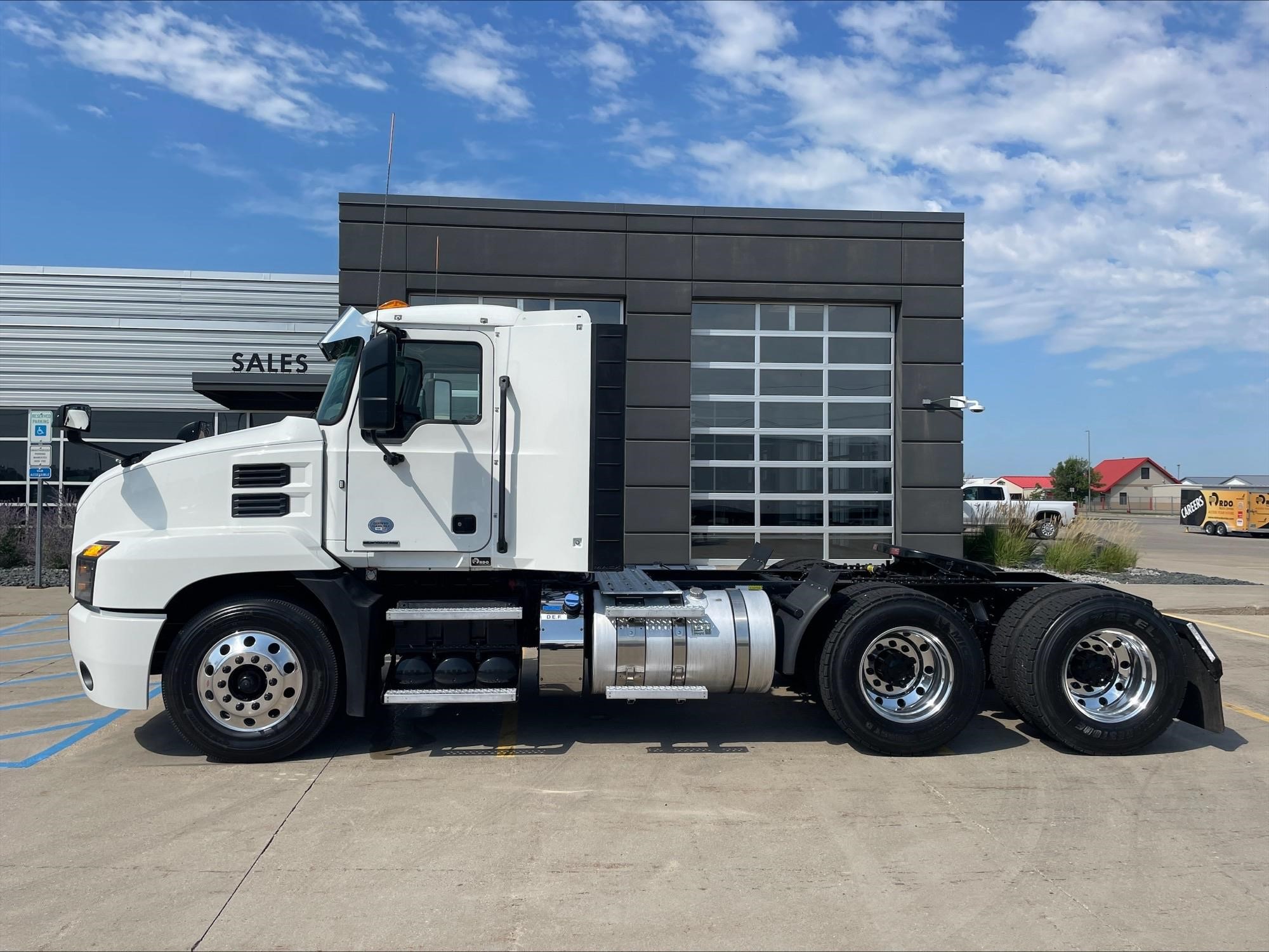2022 MACK ANTHEM 64T 2022 MACK ANTHEM 64T - image 2 of 6