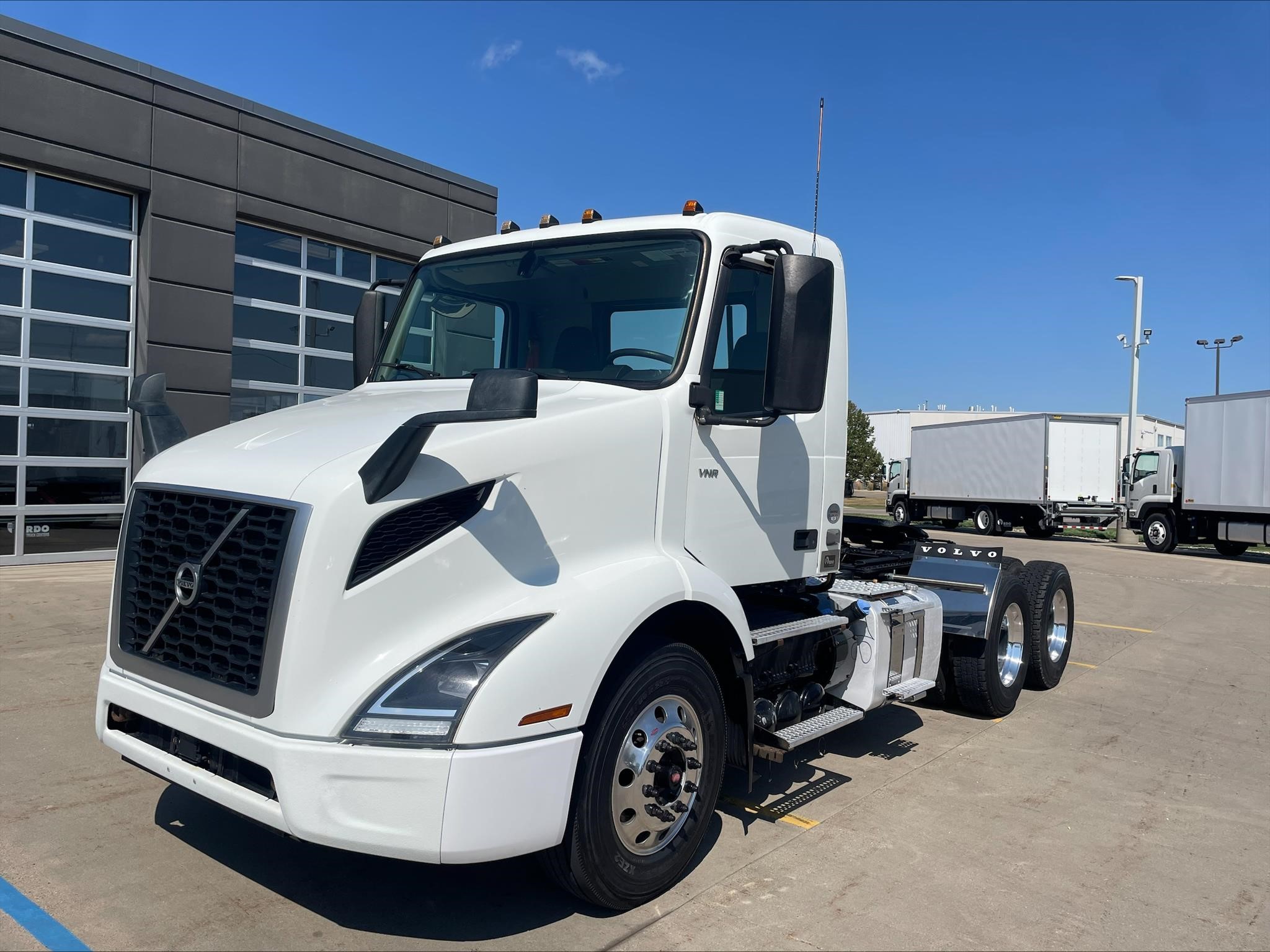 2020 VOLVO VNR64T300 2020 VOLVO VNR64T300 - image 1 of 6