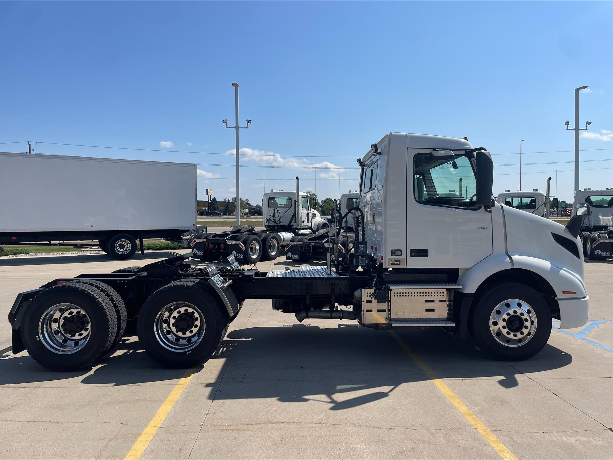 2020 VOLVO VNR64T300 2020 VOLVO VNR64T300 - image 6 of 6
