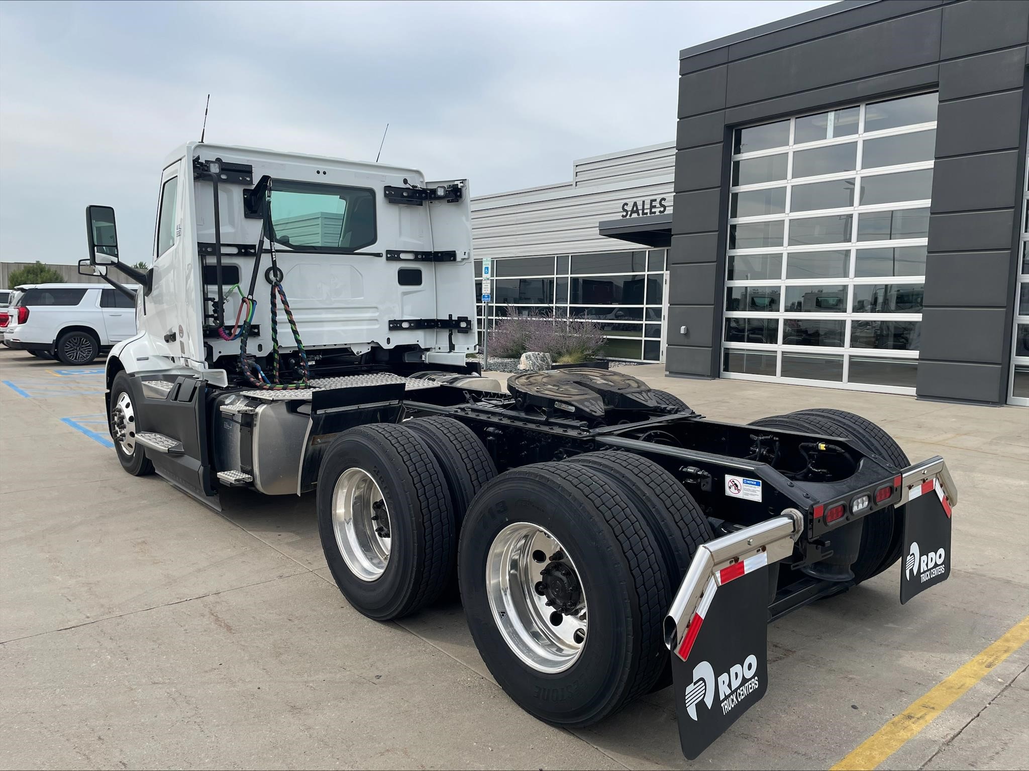 2025 Volvo VNL 300 — photo 3