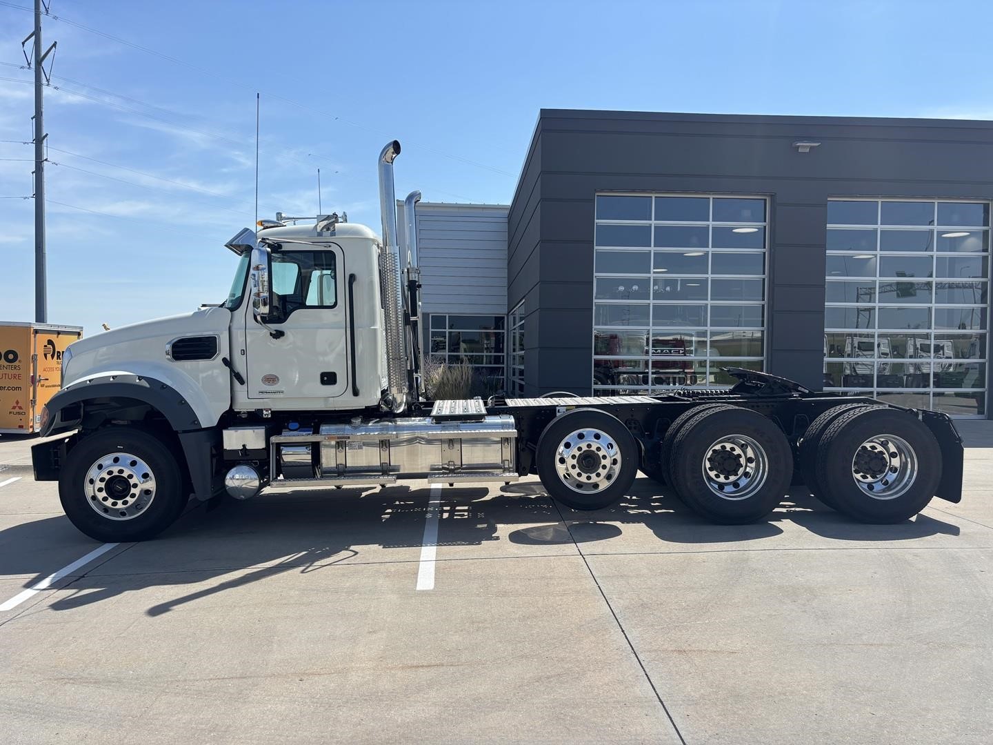 2027 MACK GRANITE 84FT 2027 MACK GRANITE 84FT - image 2 of 6