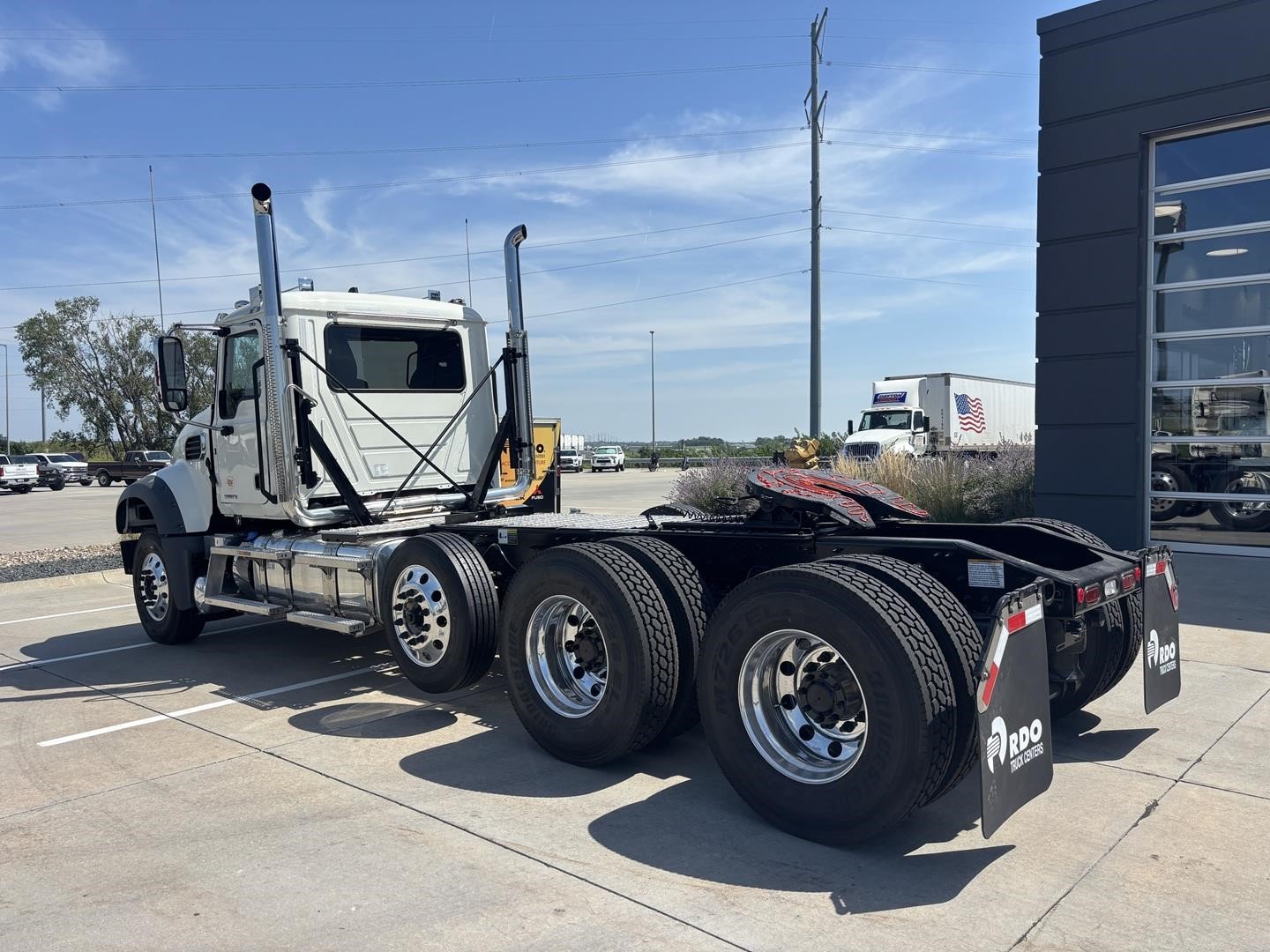 2027 MACK GRANITE 84FT 2027 MACK GRANITE 84FT - image 3 of 6