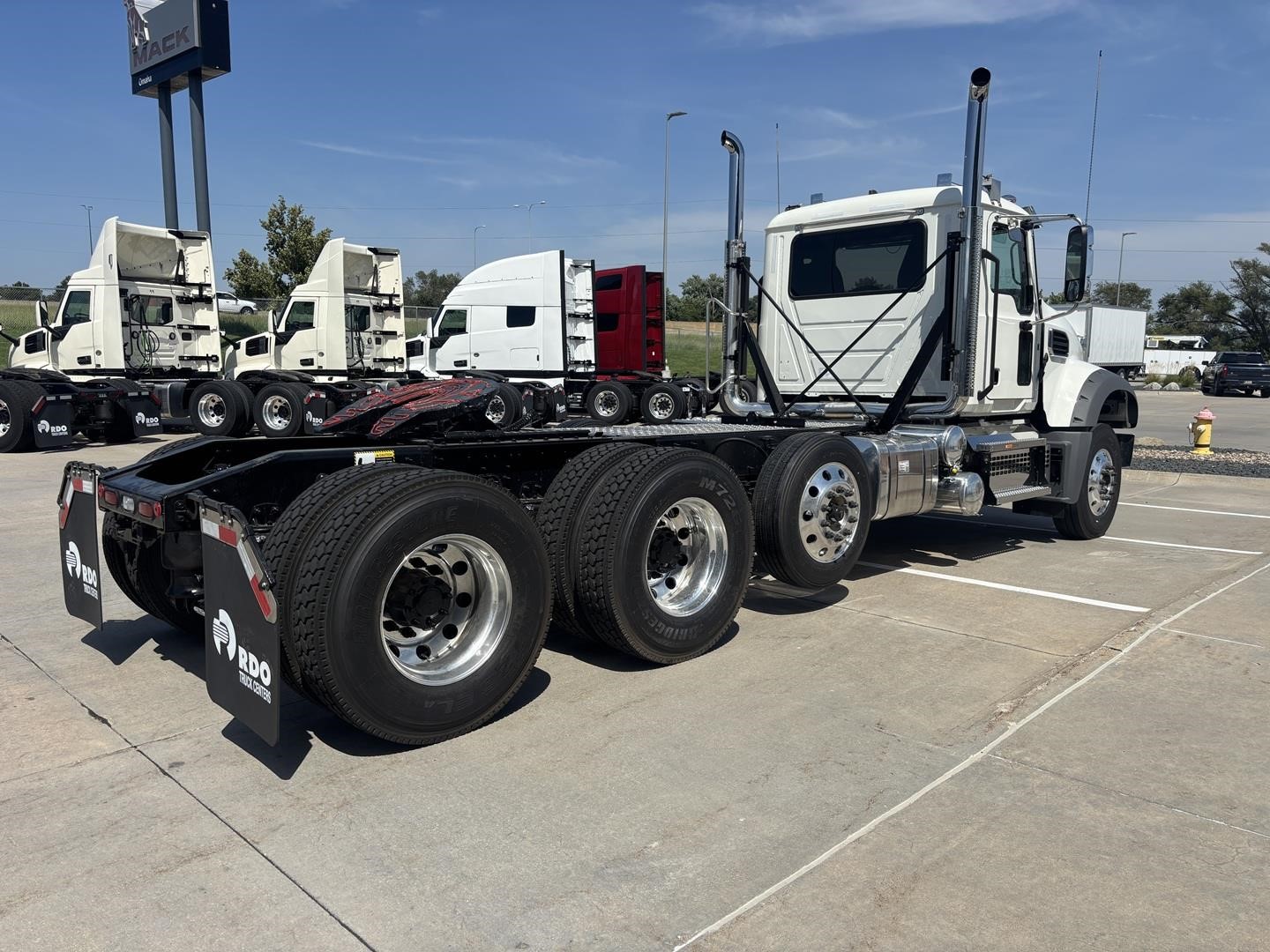 2027 MACK GRANITE 84FT 2027 MACK GRANITE 84FT - image 5 of 6