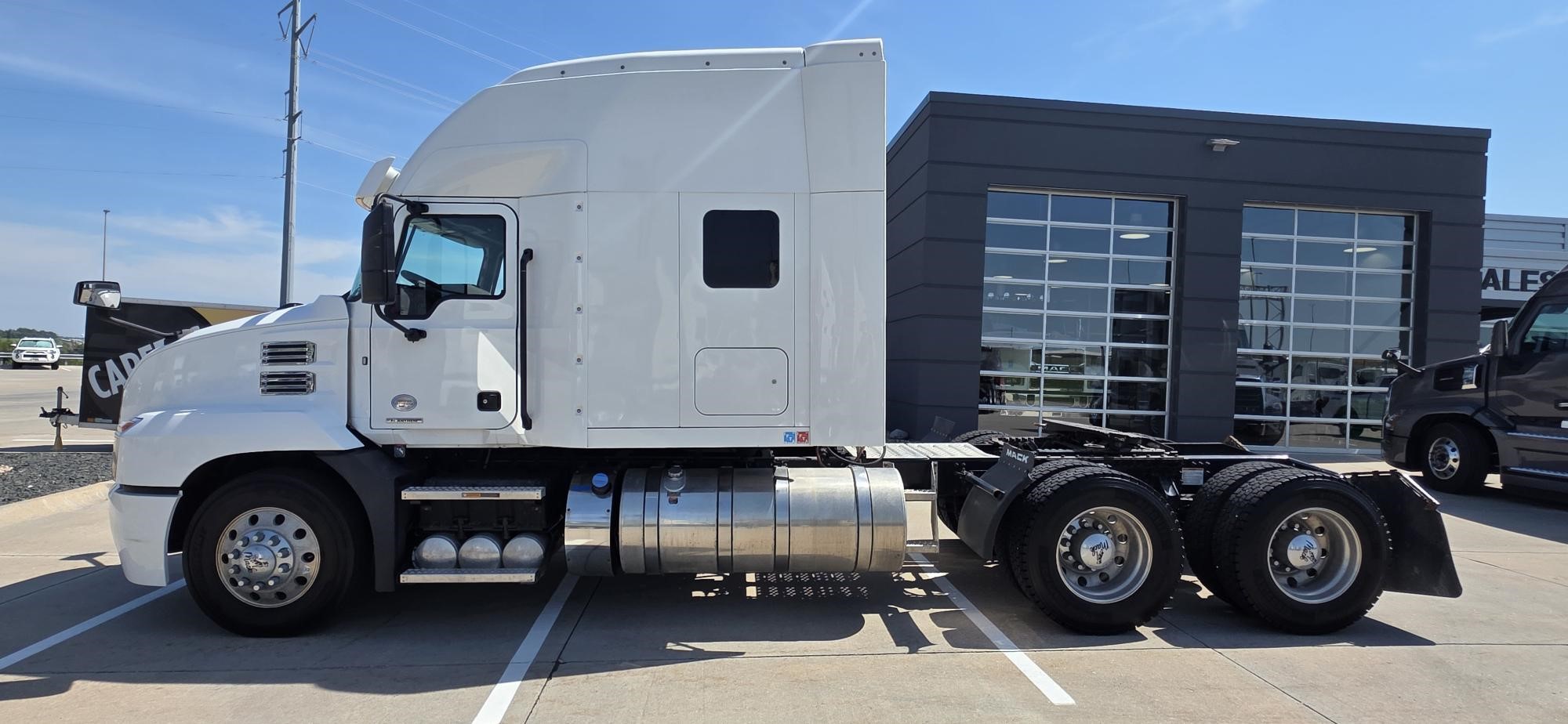 2019 MACK ANTHEM 64T 2019 MACK ANTHEM 64T - image 2 of 6