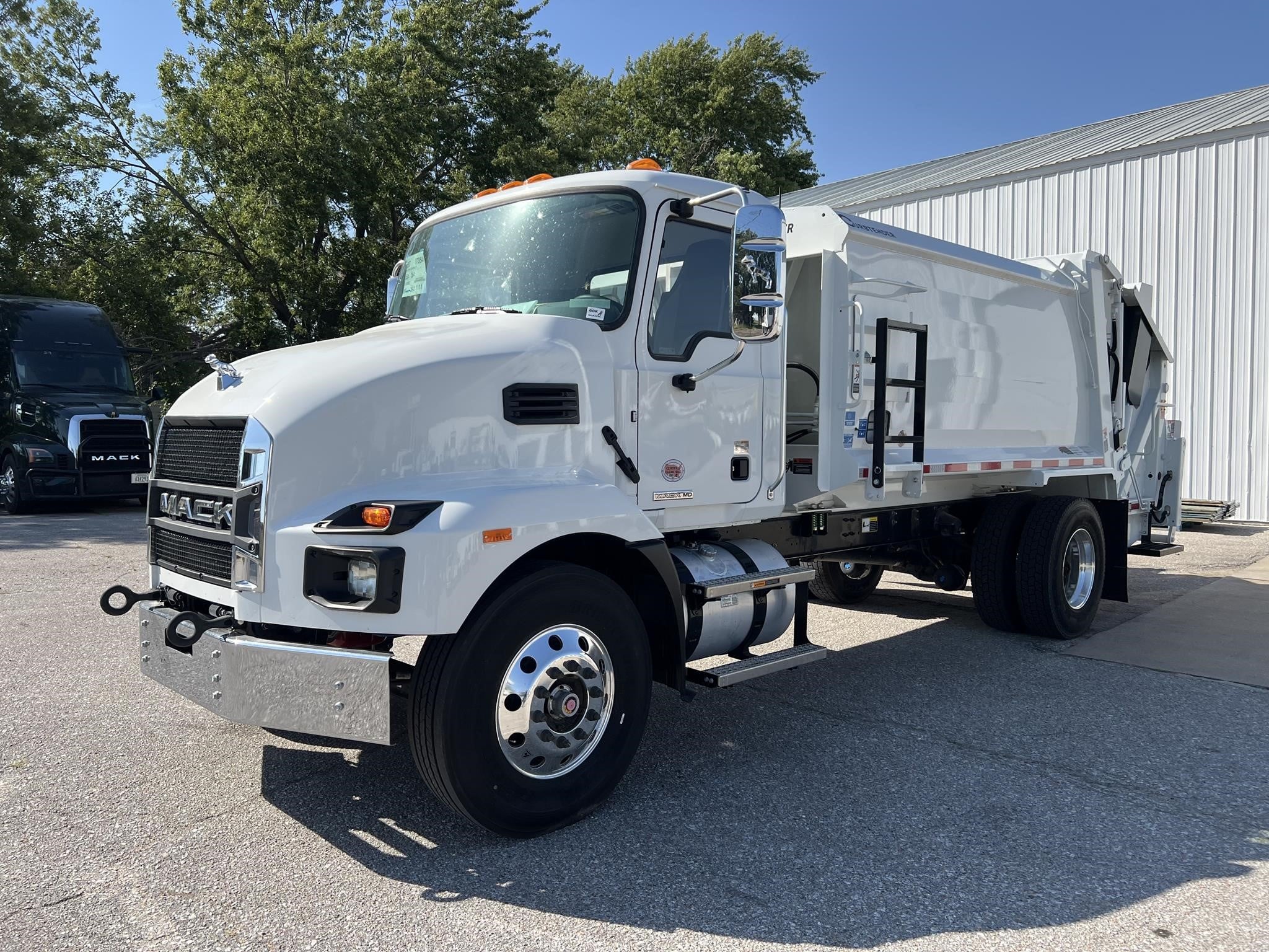 2026 MACK MD6 2026 MACK MD6 - image 1 of 6