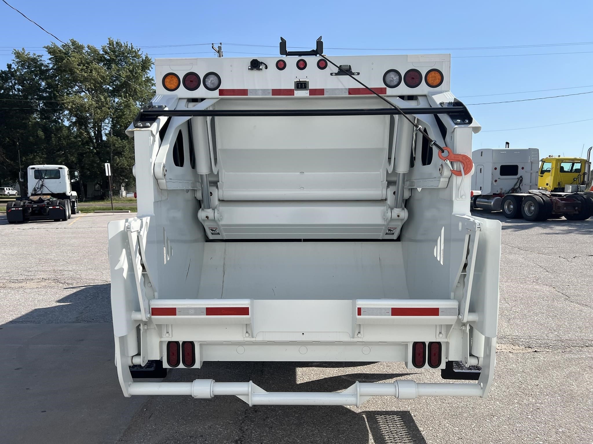 2026 MACK MD6 2026 MACK MD6 - image 4 of 6