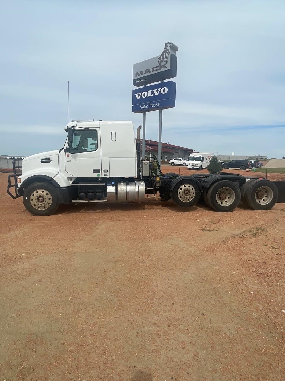 2019 VOLVO VHD64FT400 2019 VOLVO VHD64FT400 - image 5 of 6