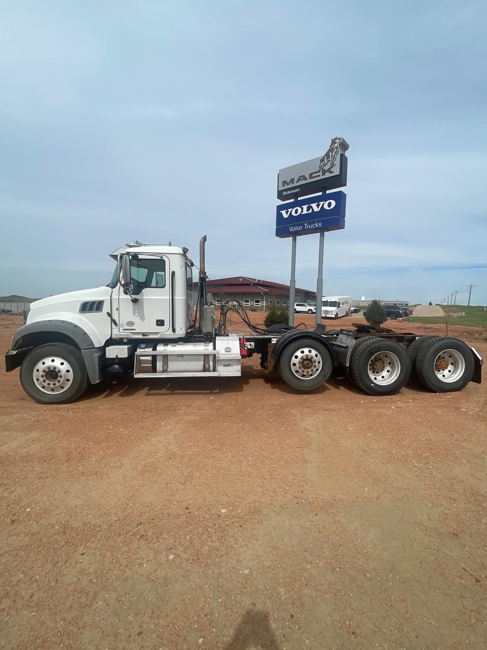 2019 MACK GRANITE 64FT 2019 MACK GRANITE 64FT - image 4 of 6