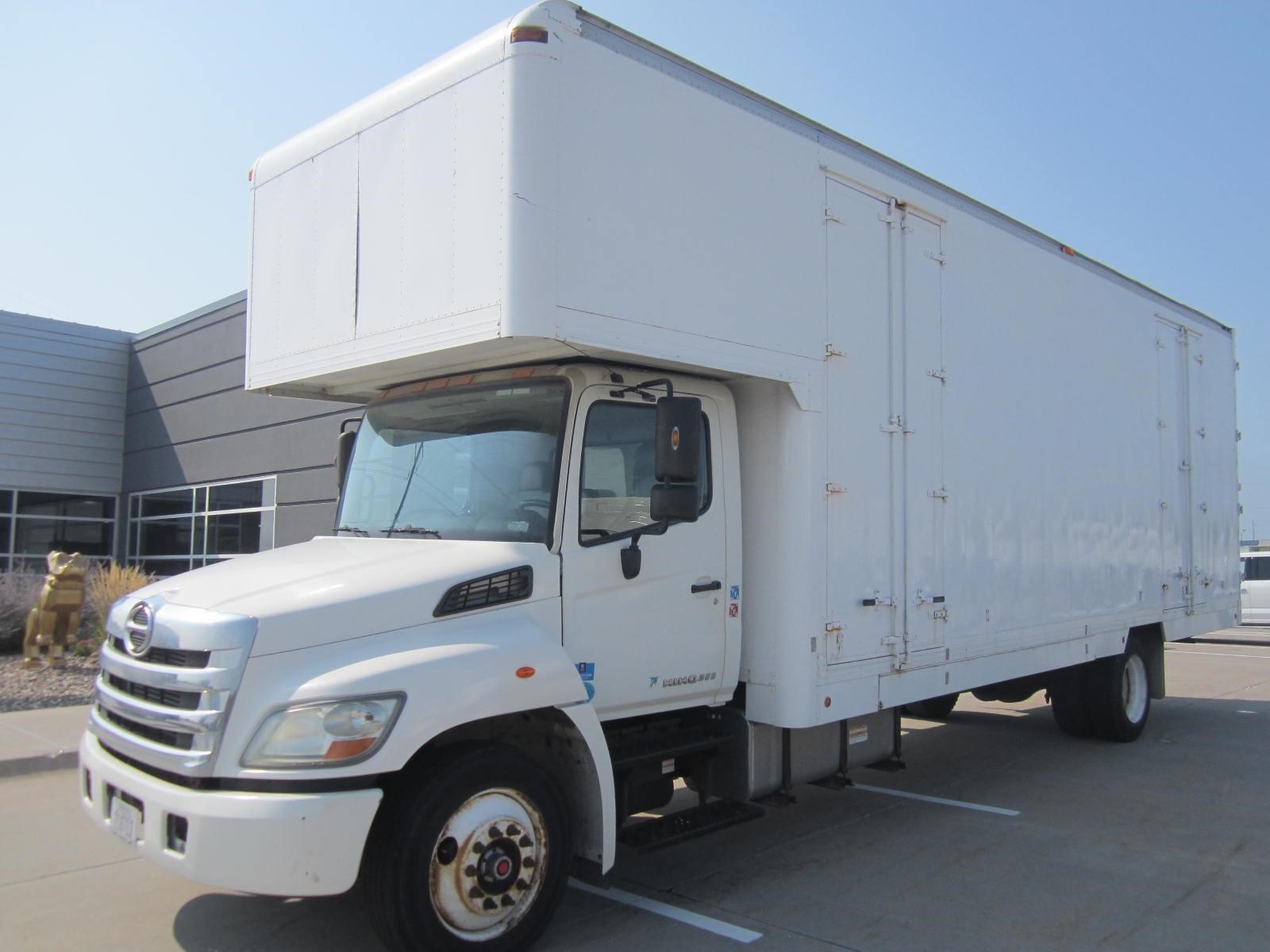 2013 HINO 268 2013 HINO 268 - image 1 of 6
