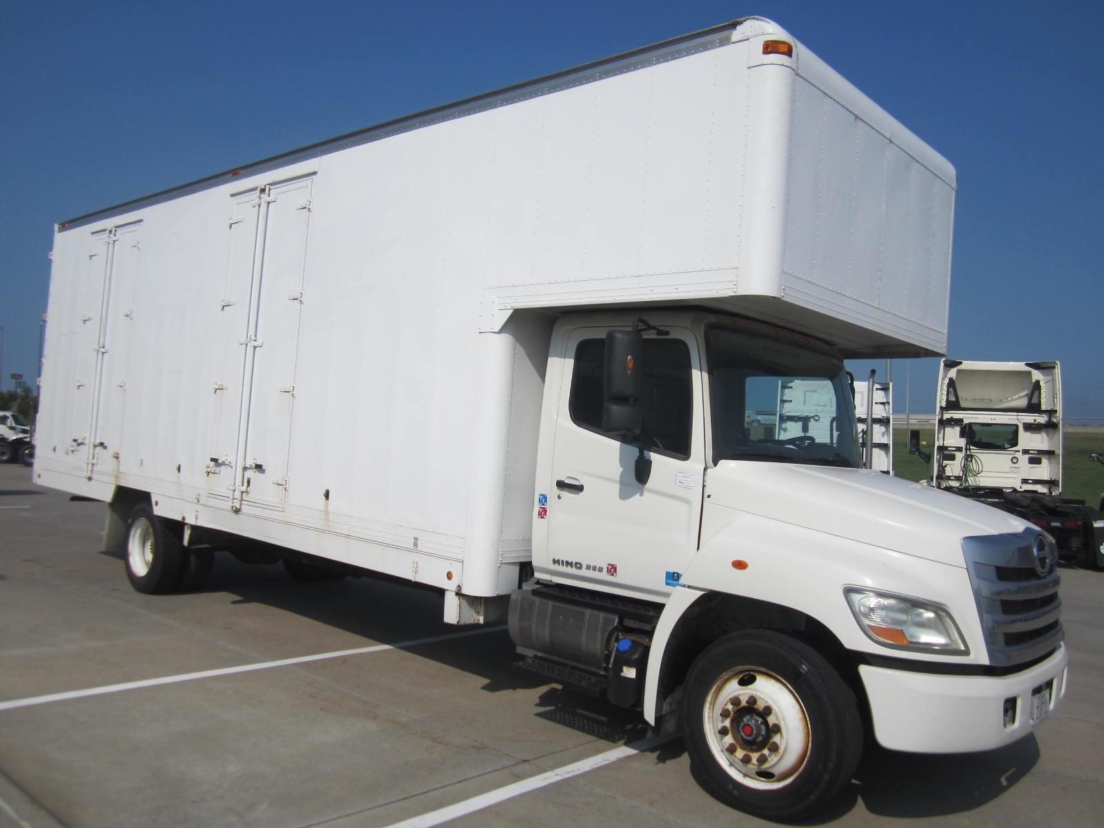 2013 HINO 268 2013 HINO 268 - image 4 of 6