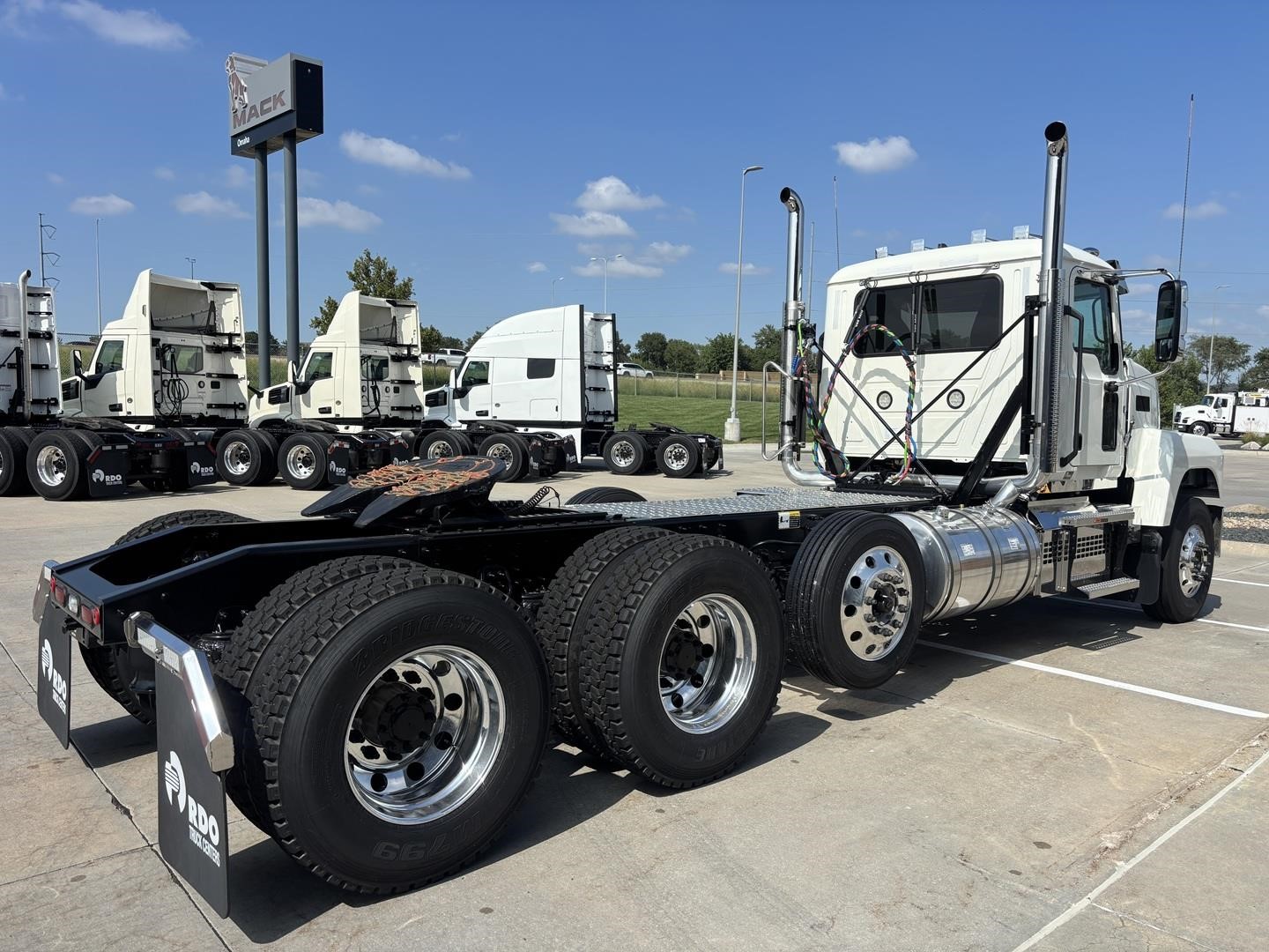2027 MACK PINNACLE 84T 2027 MACK PINNACLE 84T - image 5 of 6