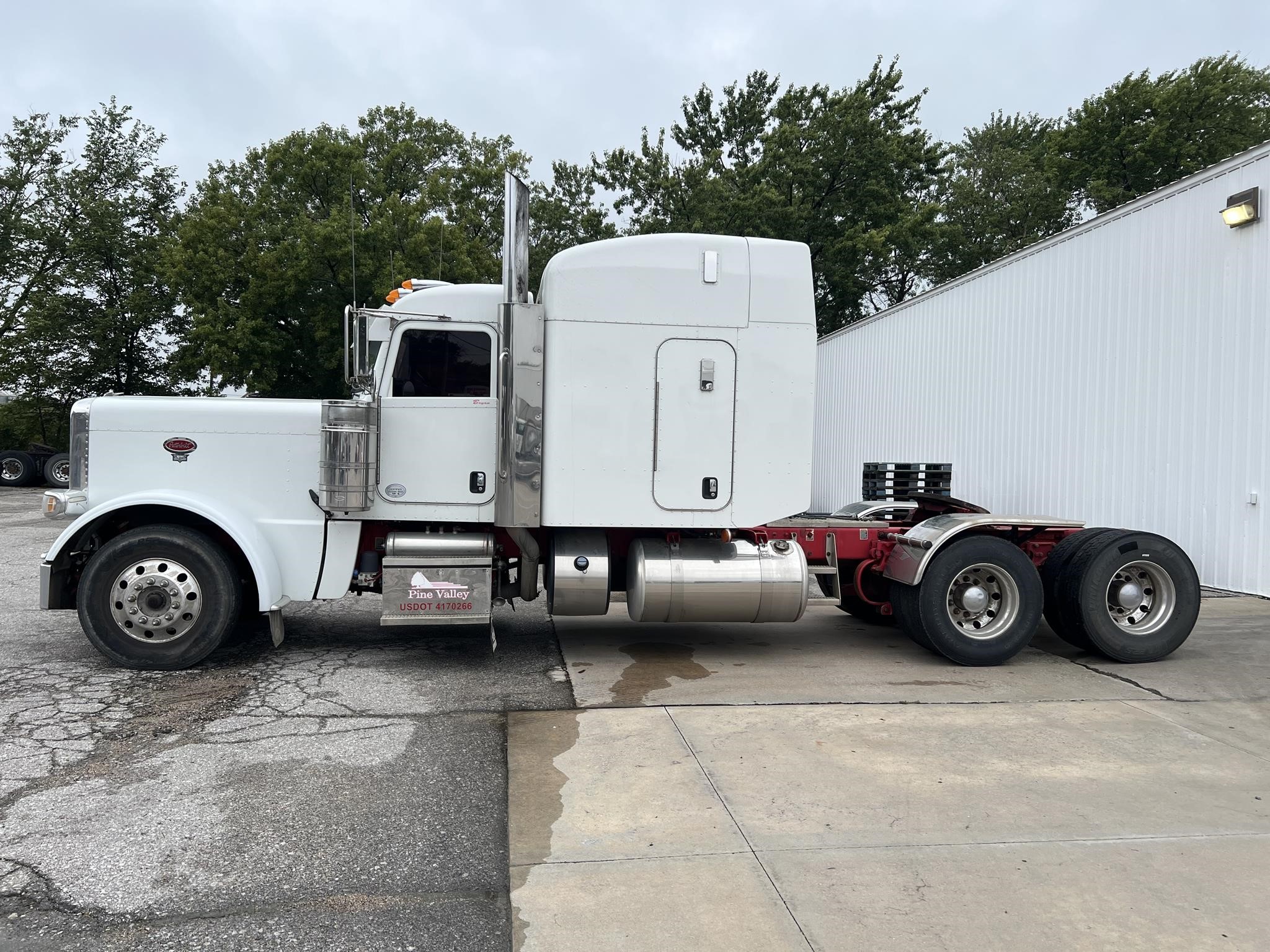 2014 PETERBILT 389 2014 PETERBILT 389 - image 2 of 6