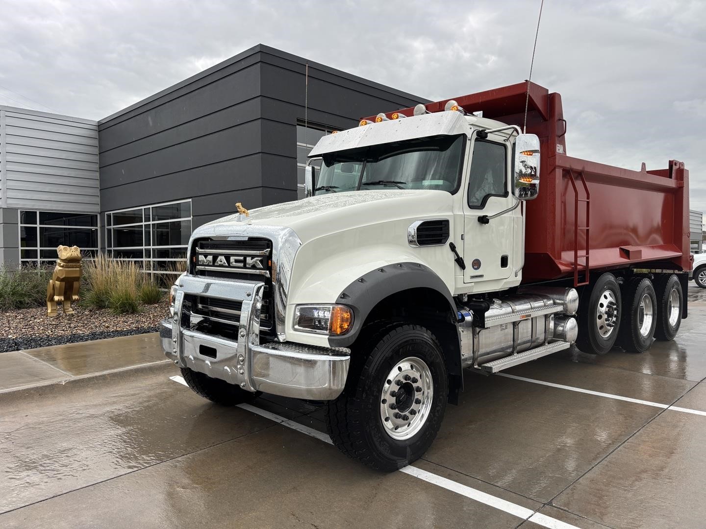 2027 MACK GRANITE 84FR 2027 MACK GRANITE 84FR - image 1 of 6