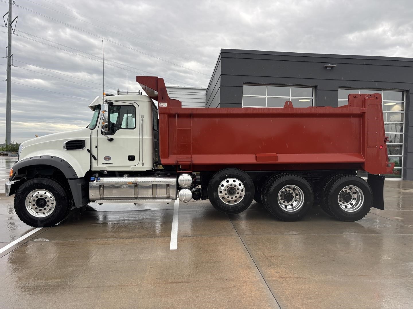 2027 MACK GRANITE 84FR 2027 MACK GRANITE 84FR - image 2 of 6