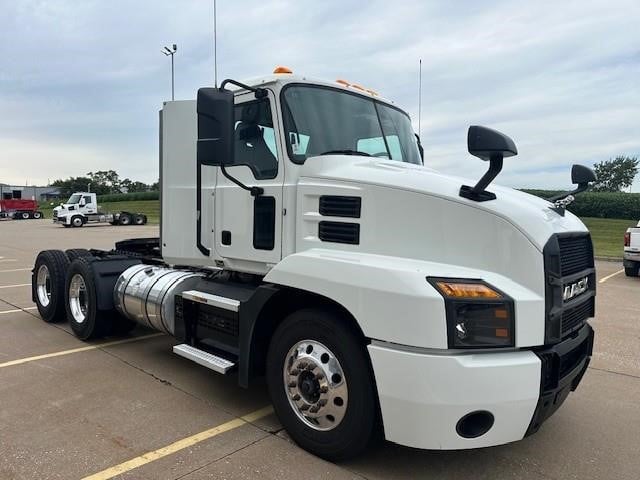 2020 MACK ANTHEM 64T 2020 MACK ANTHEM 64T - image 4 of 6