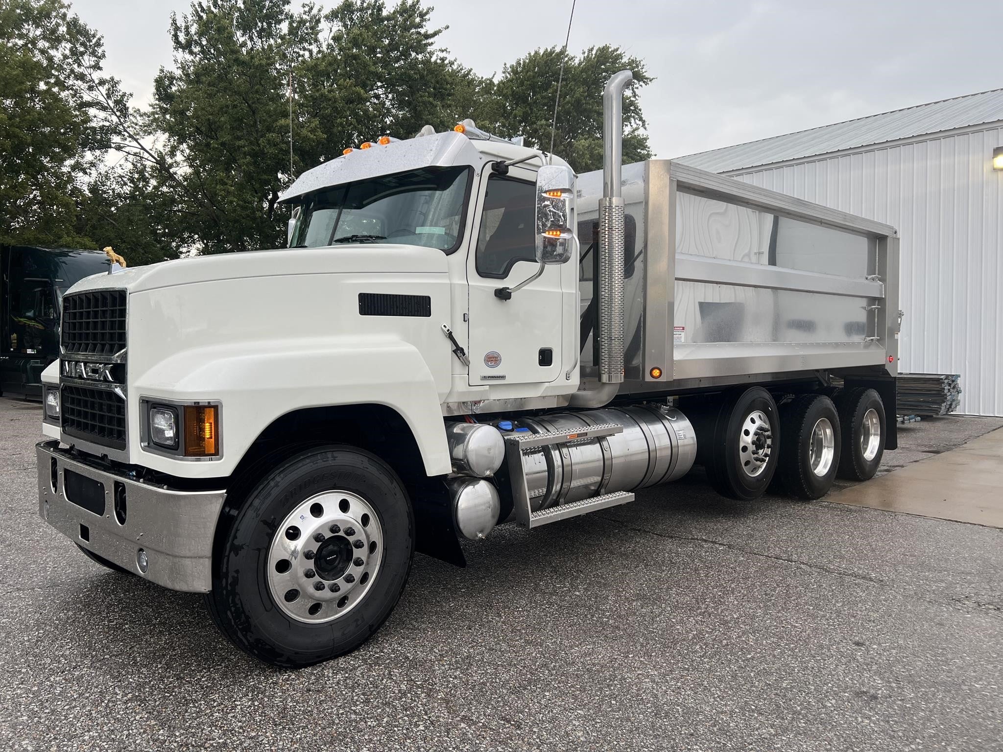 2027 MACK PINNACLE 84R 2027 MACK PINNACLE 84R - image 1 of 6