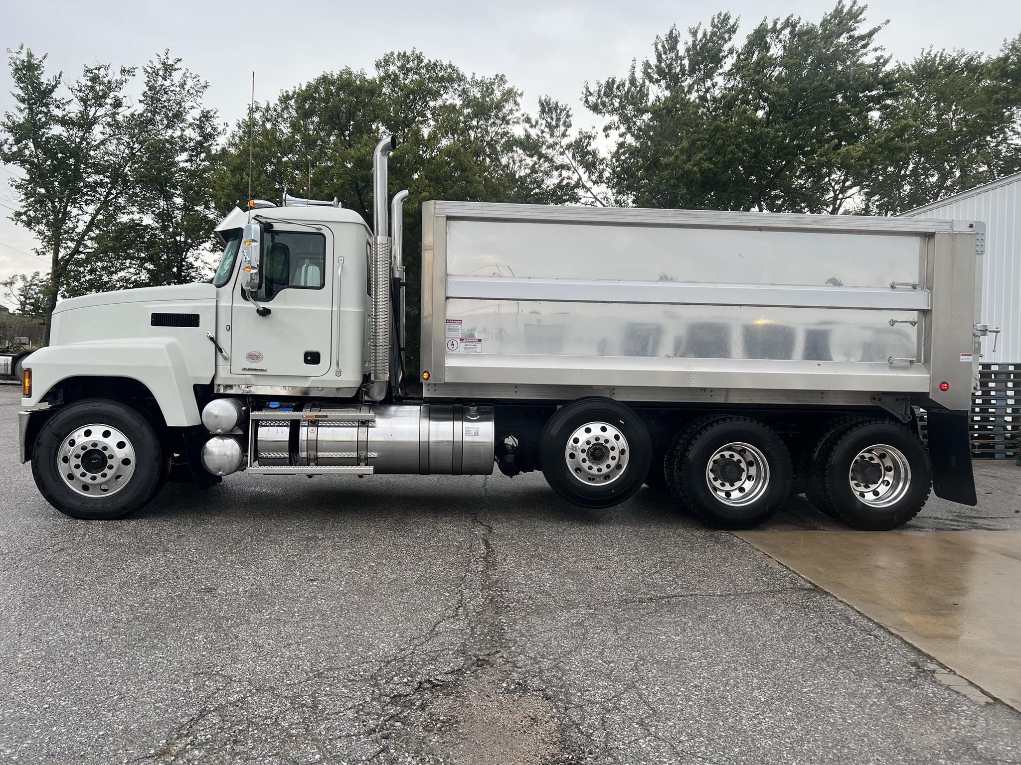 2027 MACK PINNACLE 84R 2027 MACK PINNACLE 84R - image 2 of 6