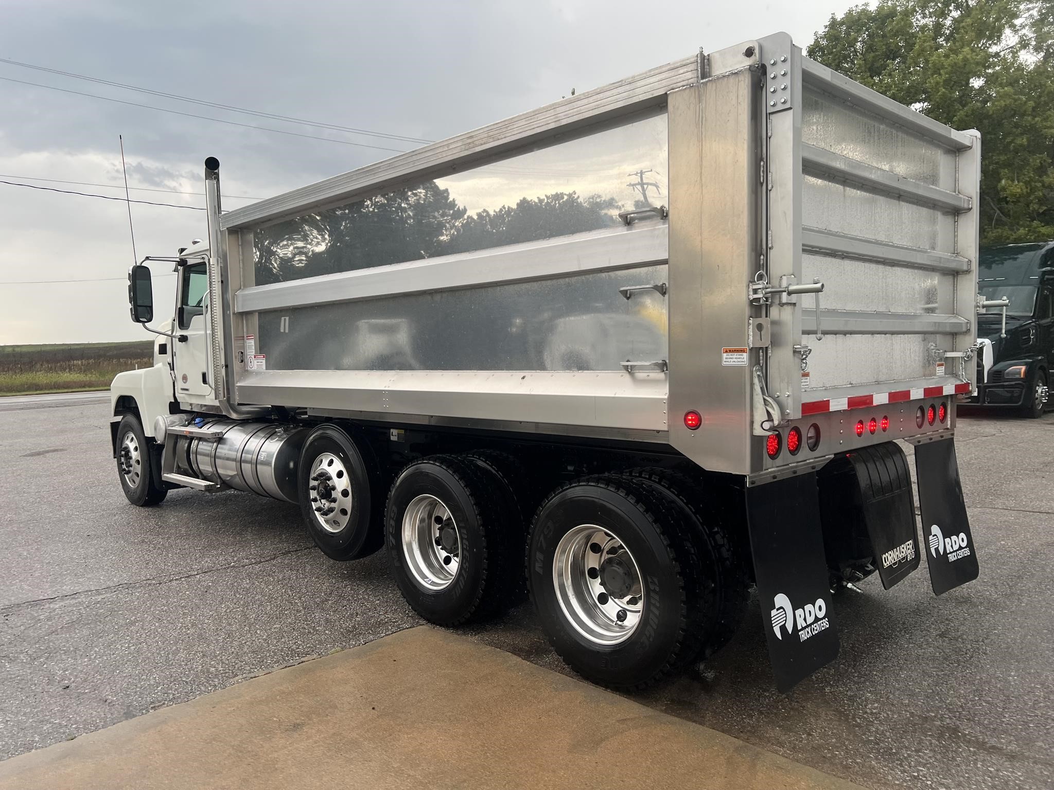 2027 MACK PINNACLE 84R 2027 MACK PINNACLE 84R - image 3 of 6