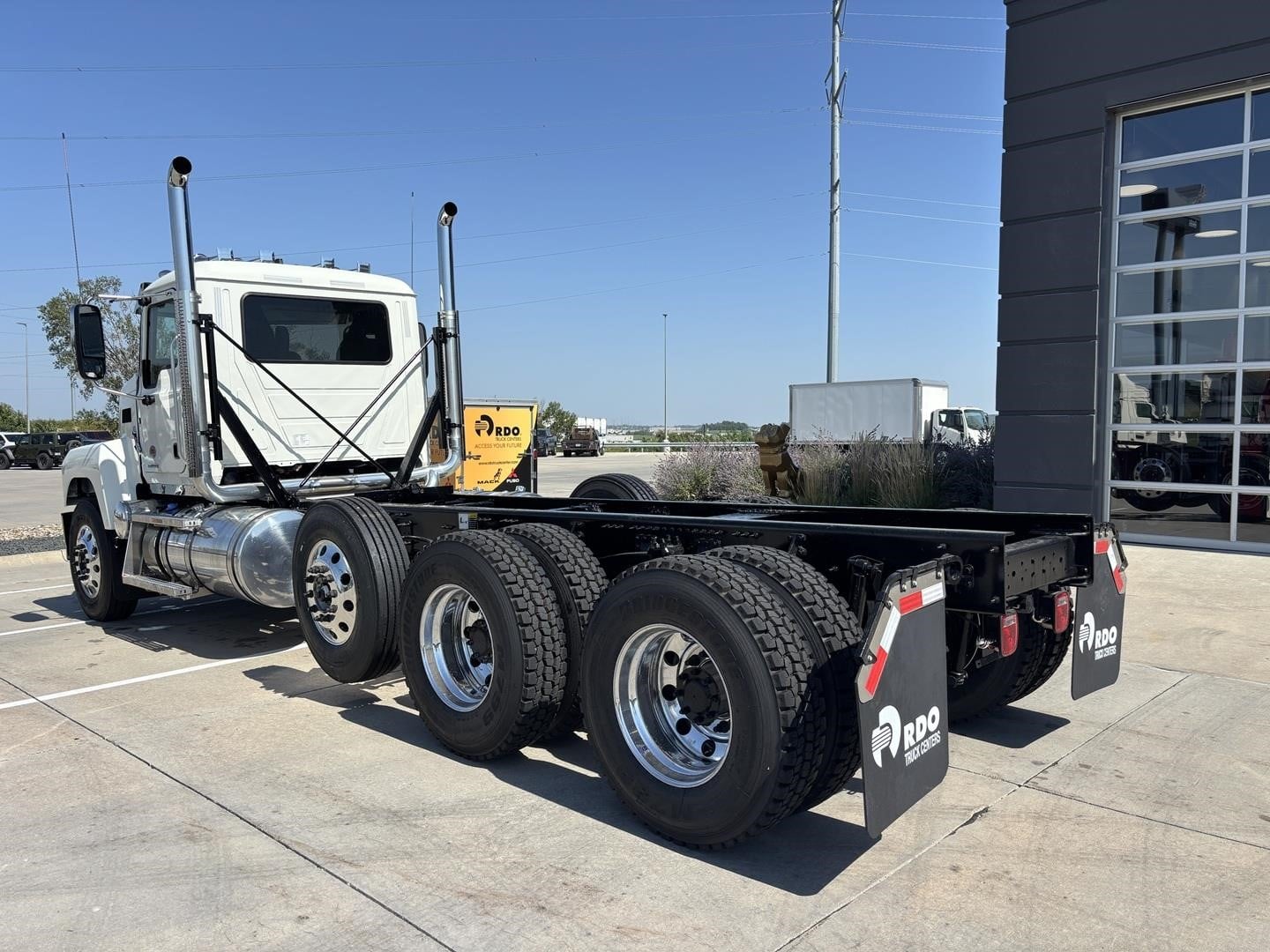 2027 MACK PINNACLE 64R - image 3 of 6
