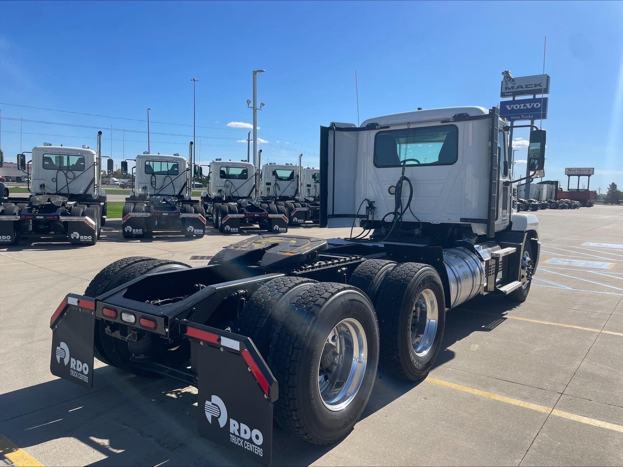 2022 MACK ANTHEM 64T - image 5 of 6