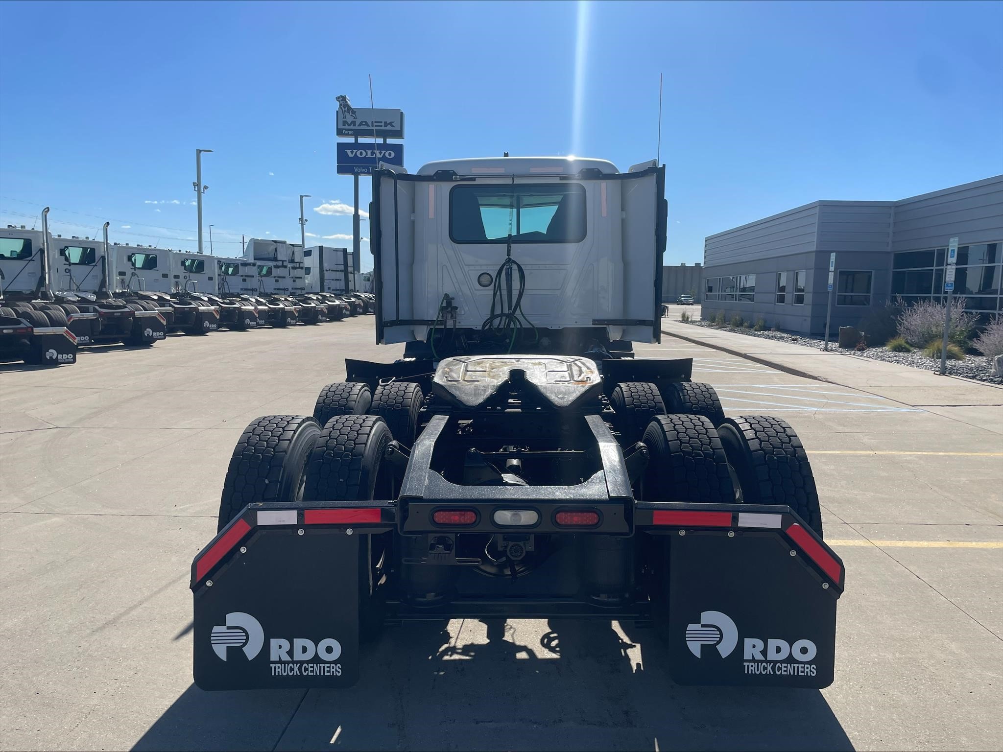2022 MACK ANTHEM 64T - image 4 of 6