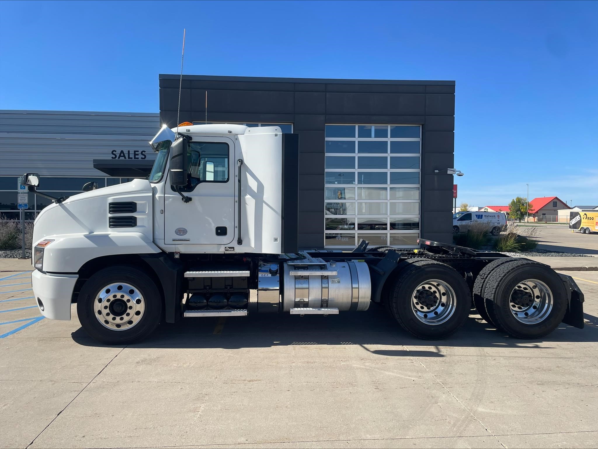 2022 MACK ANTHEM 64T - image 2 of 6