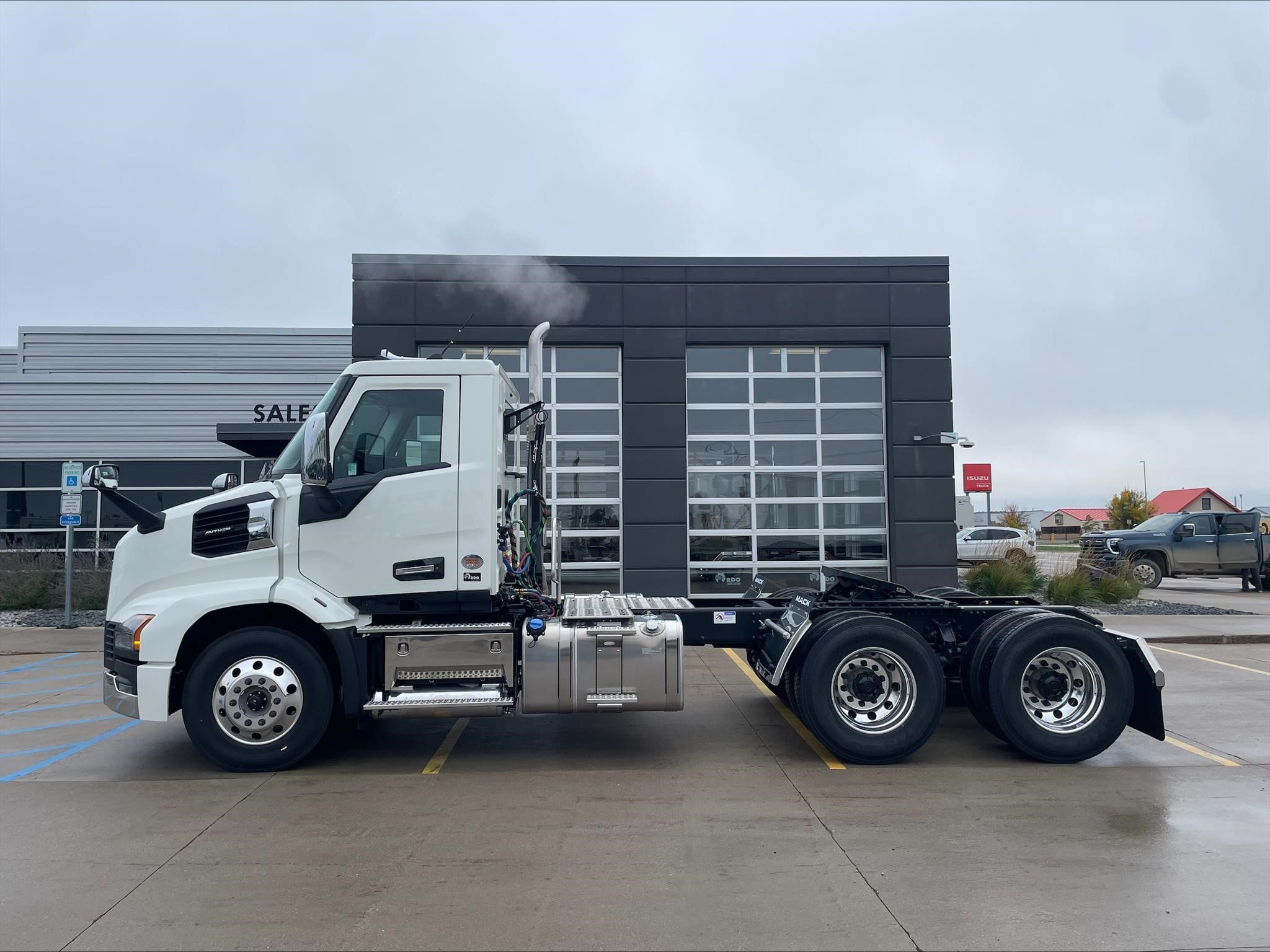 2027 MACK ANTHEM 64T 2027 MACK ANTHEM 64T - image 2 of 6