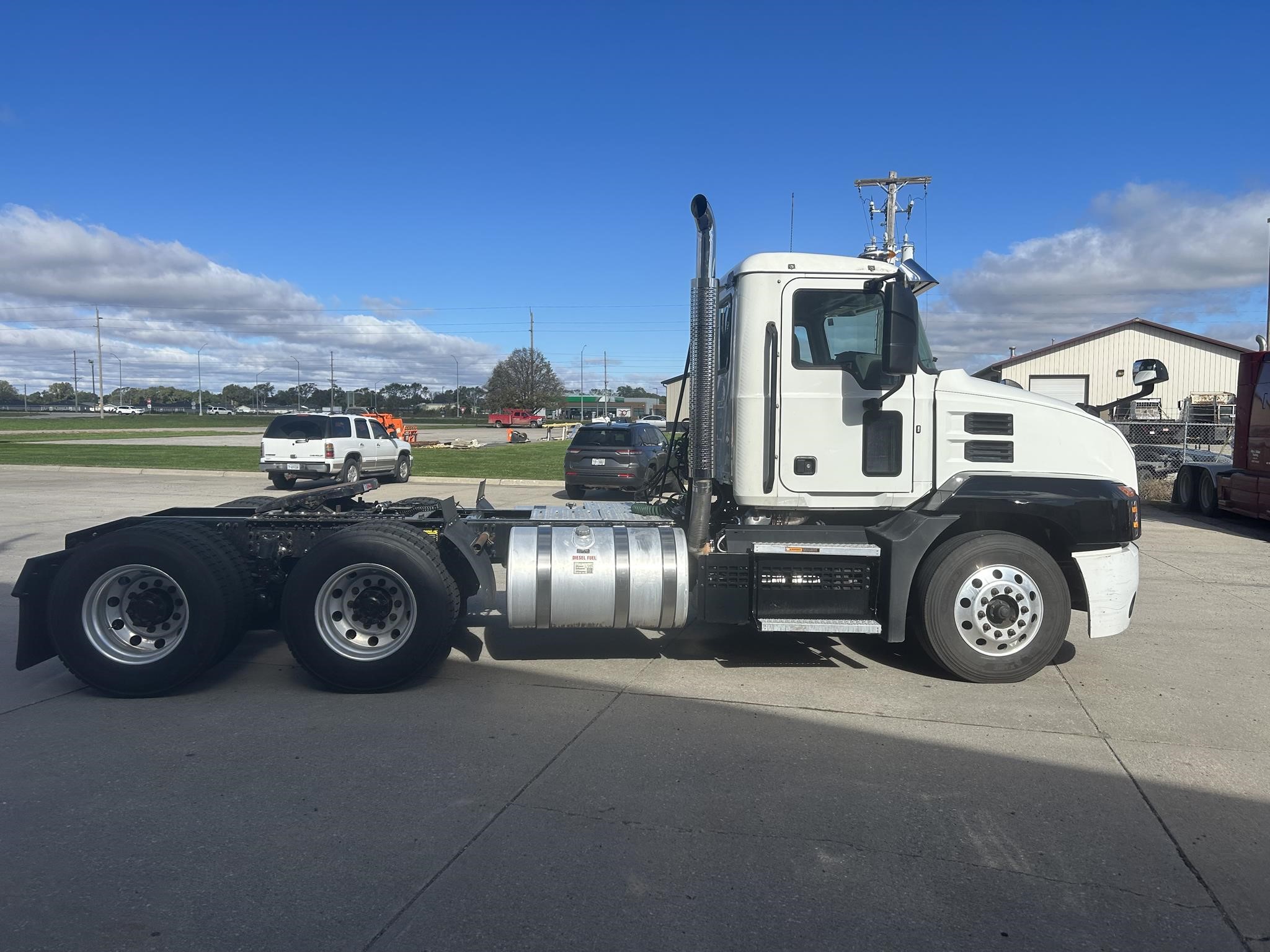 2020 Mack Anthem — photo 5
