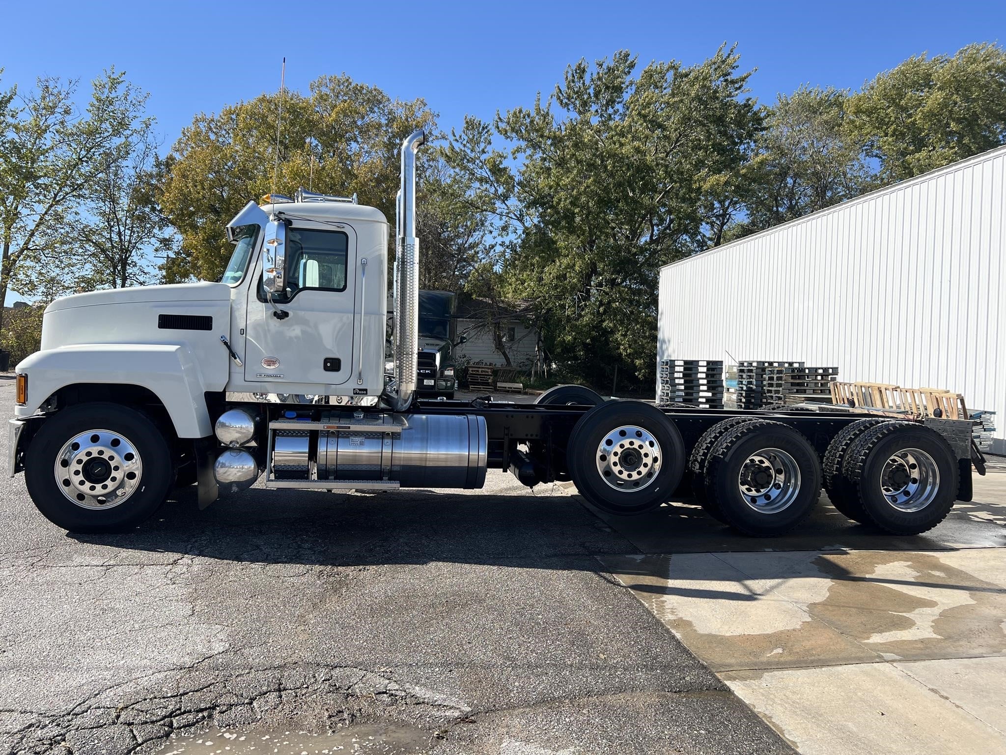 2027 Mack — photo 2