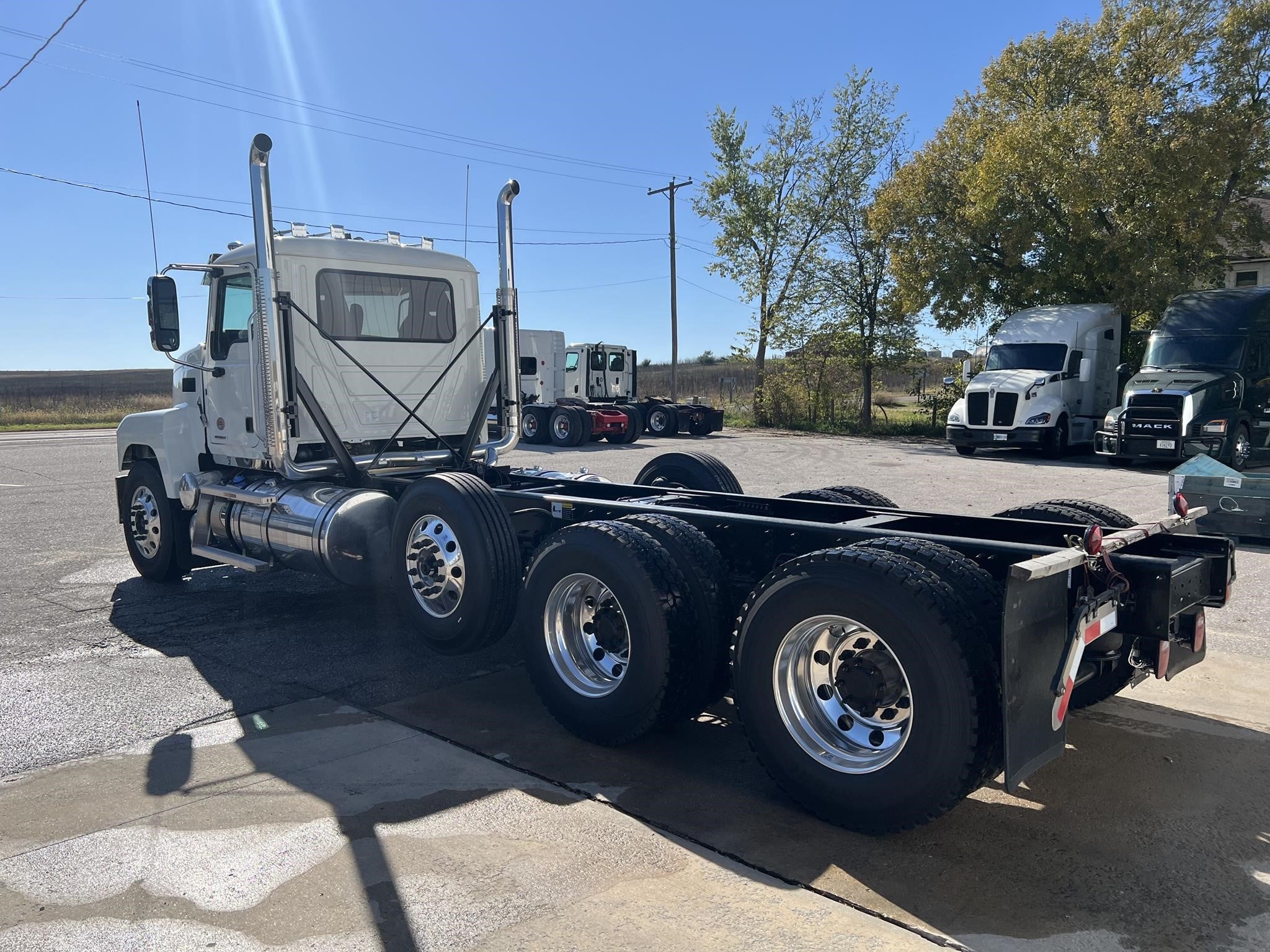 2027 Mack — photo 3