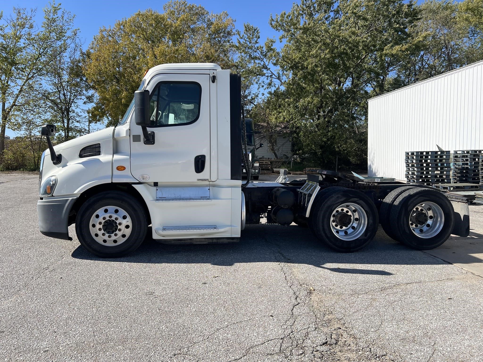 2017 Freightliner Cascadia — photo 2