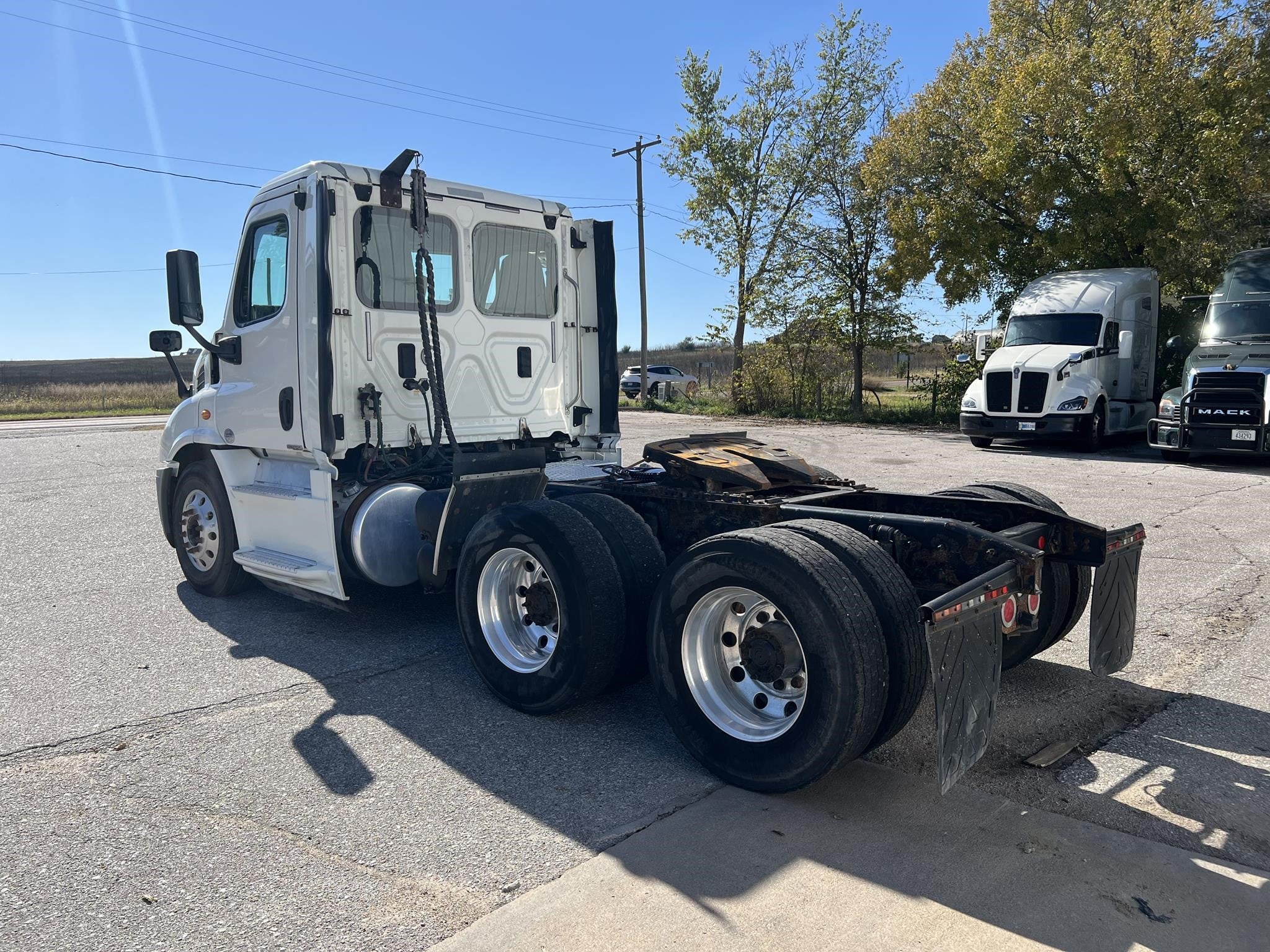 2017 Freightliner Cascadia — photo 3