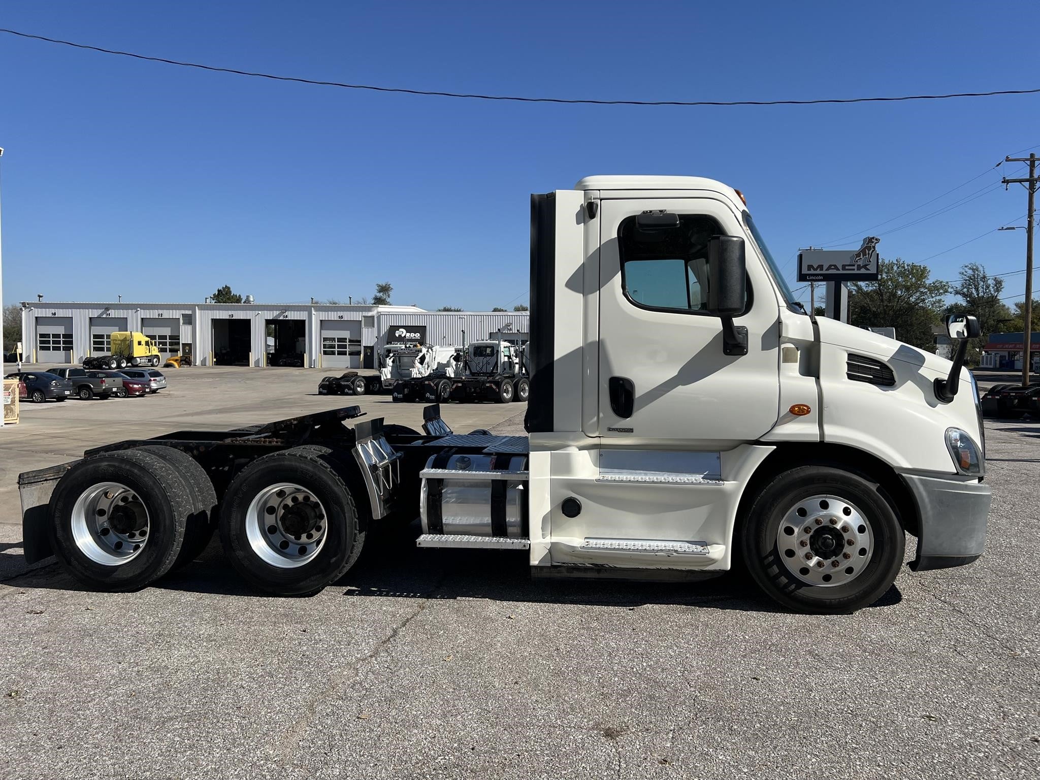 2017 Freightliner Cascadia — photo 6
