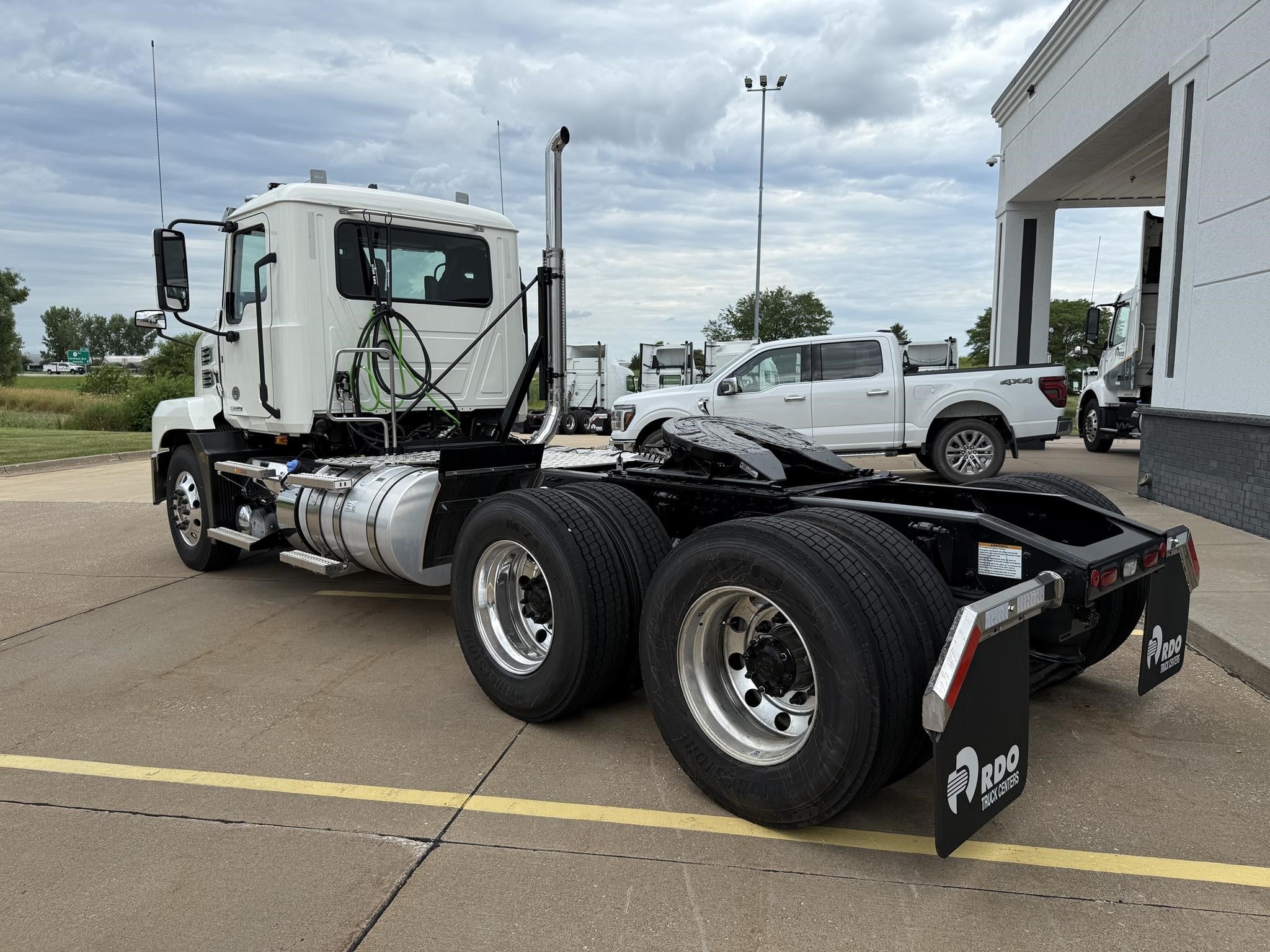 2026 Mack Anthem — photo 6